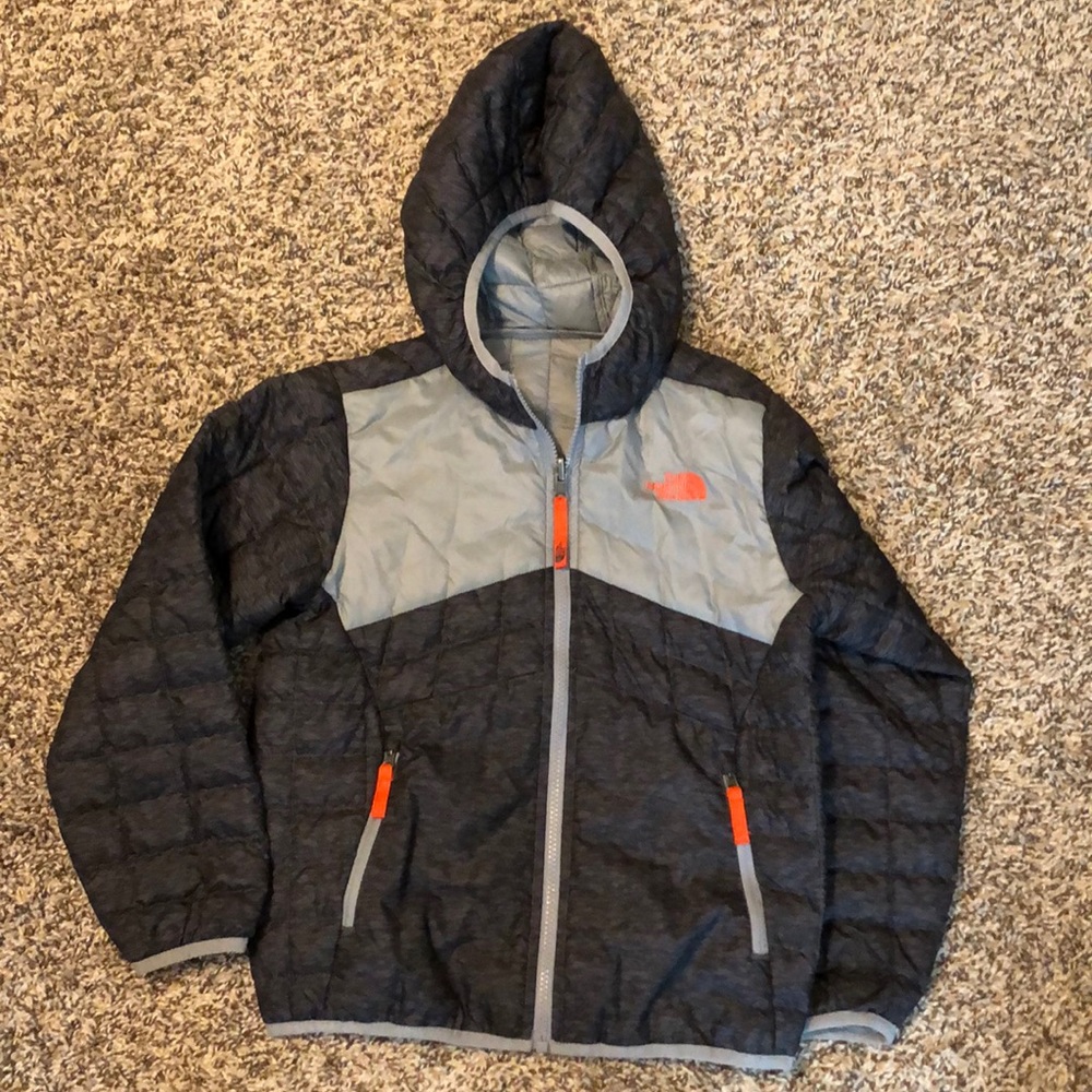 North Face reversible Boys Jacket Size Small (7/8)